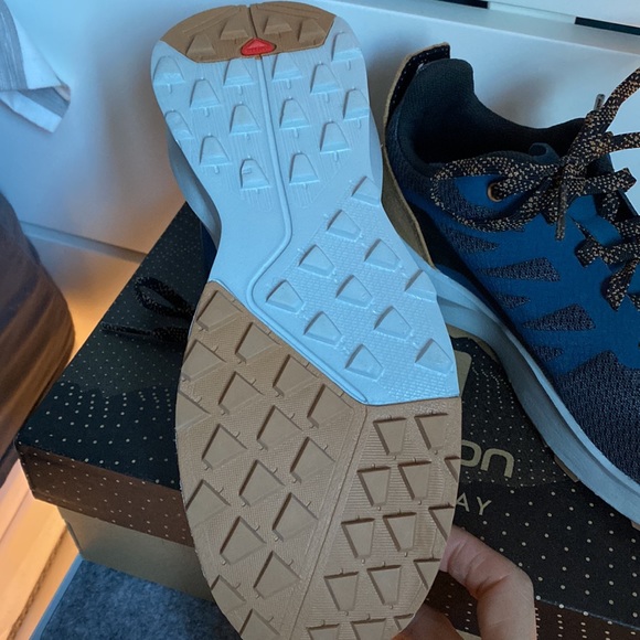 Brand new in box kids salomon runners - Picture 3 of 6